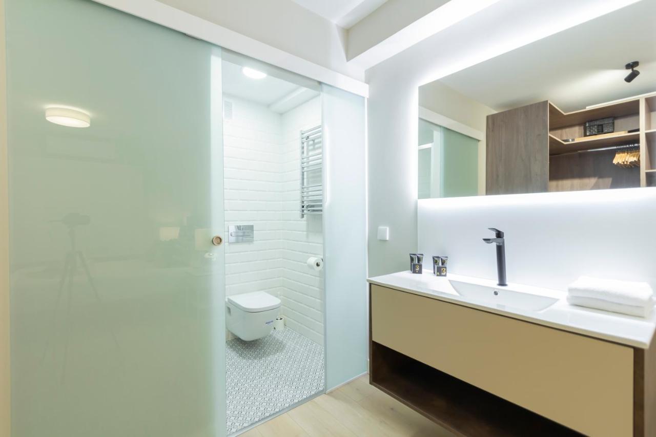 Dobo Rooms Clara Del Rey Madri Exterior foto